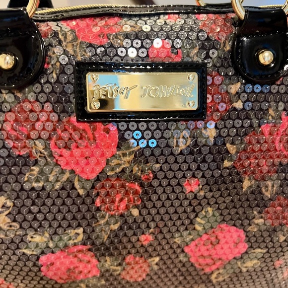 Betsy Johnson Sequined bag! Perfect for the winter Season! EXCELLENT Condition! - Picture 2 of 7